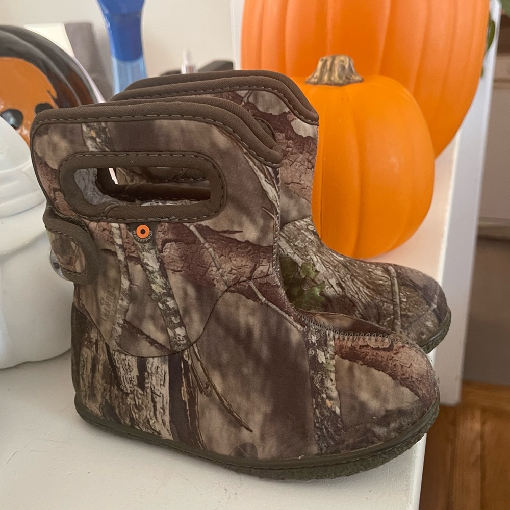 Toddler Boys bogs size 9